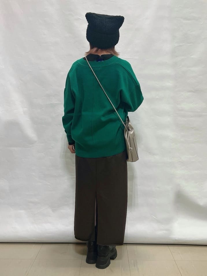 YUIさんの「SHOO･LA･RUE｜【洗える/毛玉レス】表面がきれいなVネックカーディガン」を使ったコーディネート