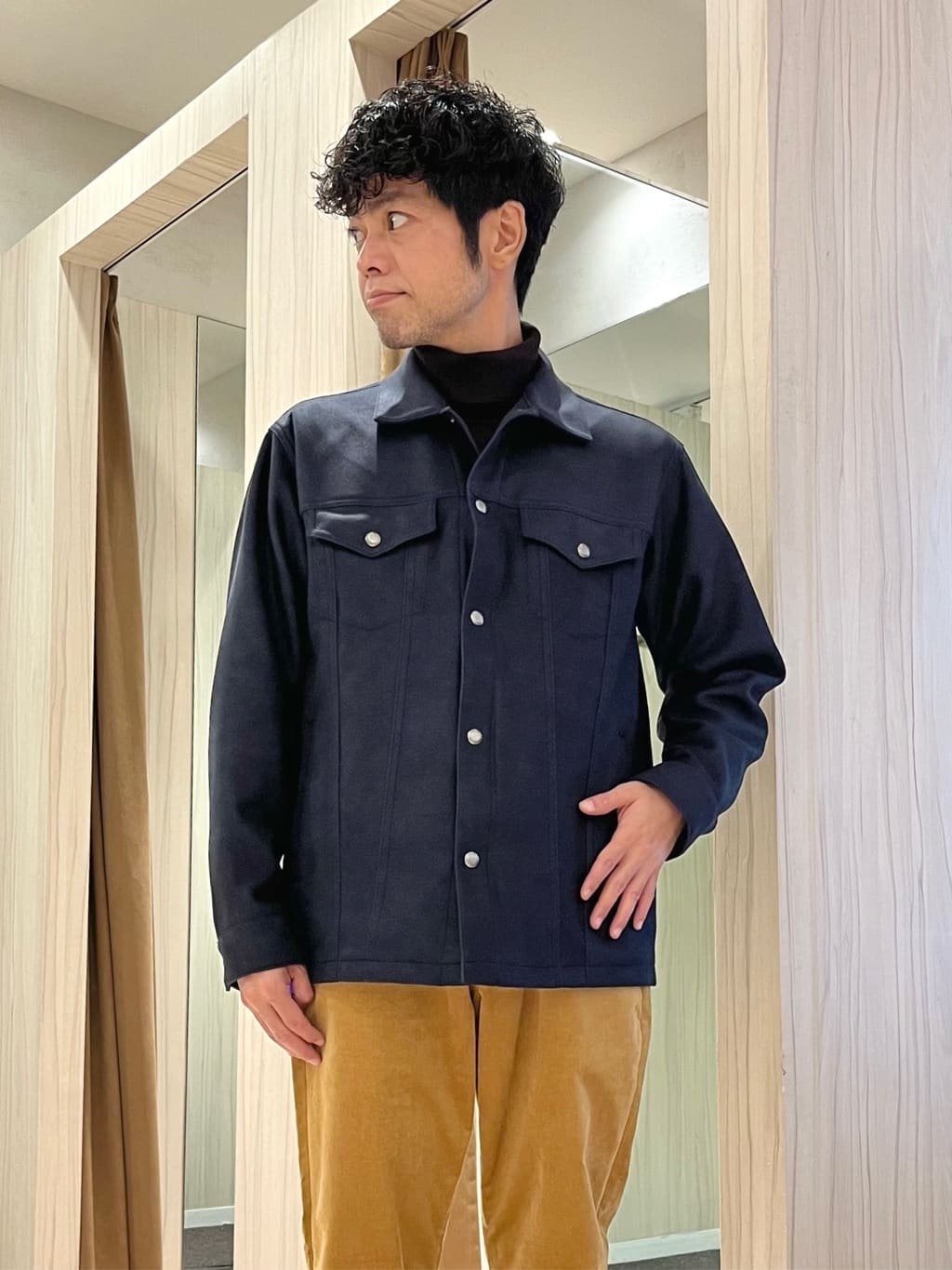 URAさんの「TAKEO KIKUCHI｜アンチピリング タートルネック ニット」を使ったコーディネート