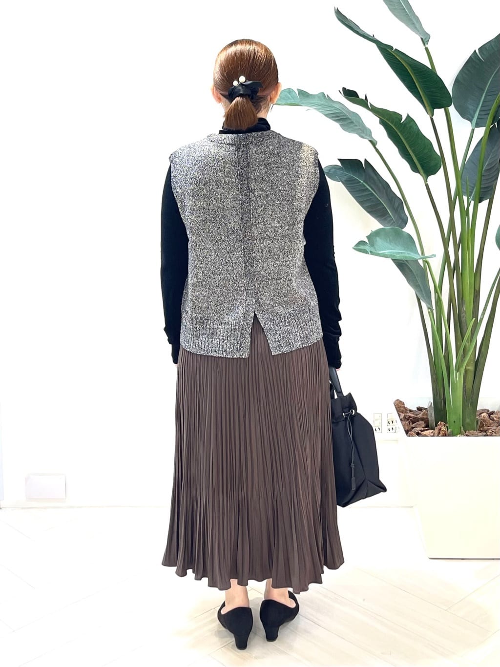 Tomoさんの「UNTITLED｜【ハイネック/レイヤード/重ね着におすすめ】トリコットベロア シアーインナー」を使ったコーディネート