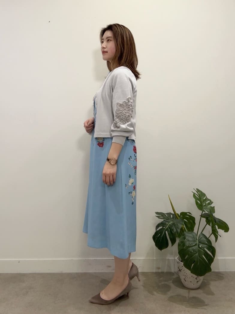 Suma Una本部スタッフさんの「SunaUna｜【co creation and yours／SS～L】花柄パネルワンピース」を使ったコーディネート