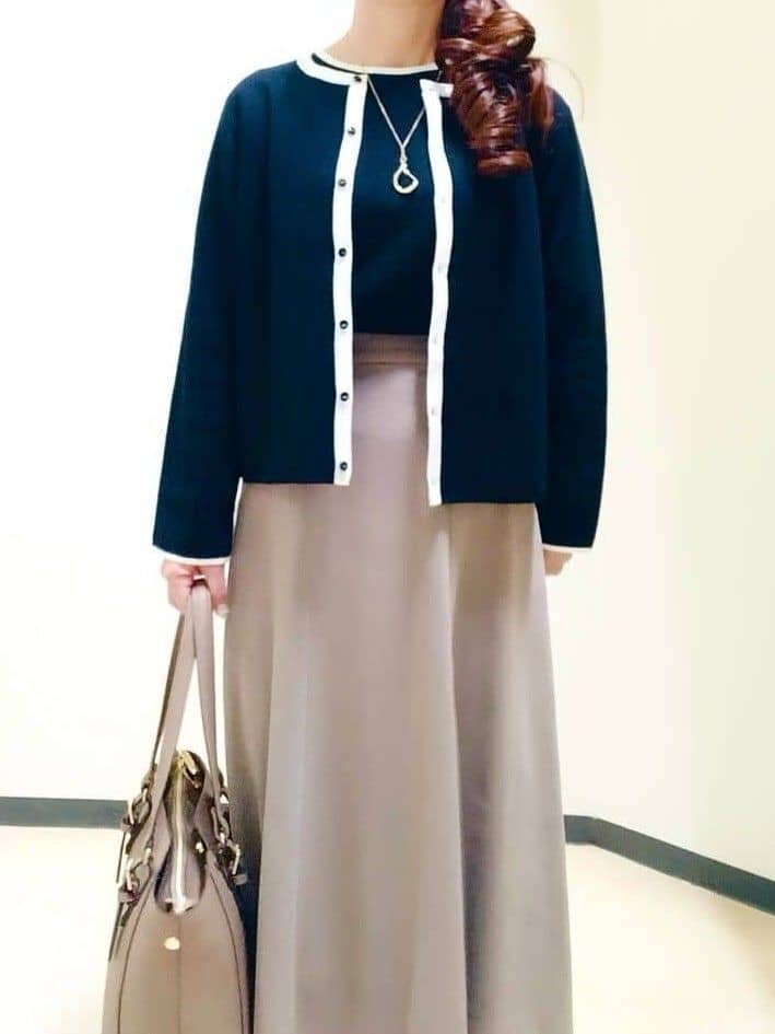 花さんの「Reflect｜【秋映え／単品使い◎／すっきり見え】ブローチ付きニットアンサンブル」を使ったコーディネート