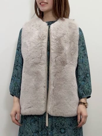 Suma Una本部スタッフさんの「SunaUna｜【3色展開】フェイクファーベスト」を使ったコーディネート