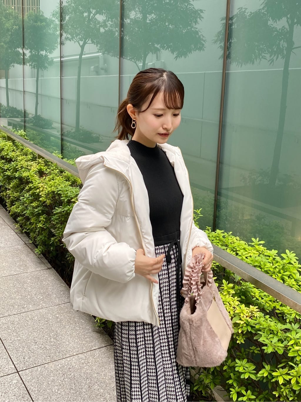 みさかさんの「index｜KAWADAダウンペプラムショートコート【撥水／洗濯機OK／静電気防止裏地】」を使ったコーディネート