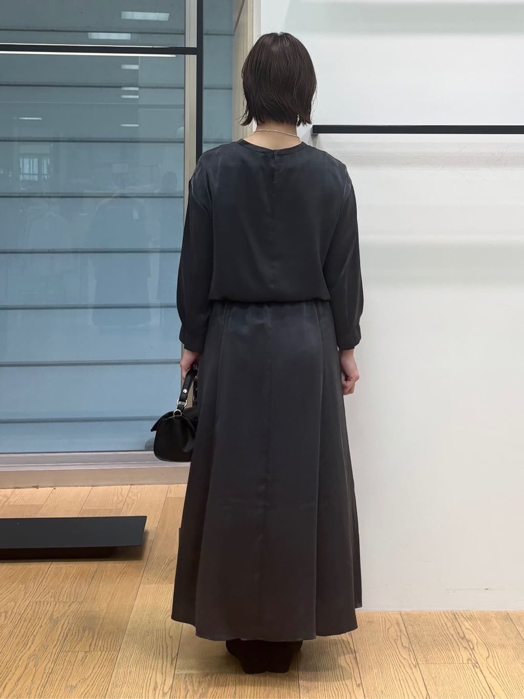 asamiさんの「INDIVI｜【セットアップ可能】スエード調サテンブラウス」を使ったコーディネート