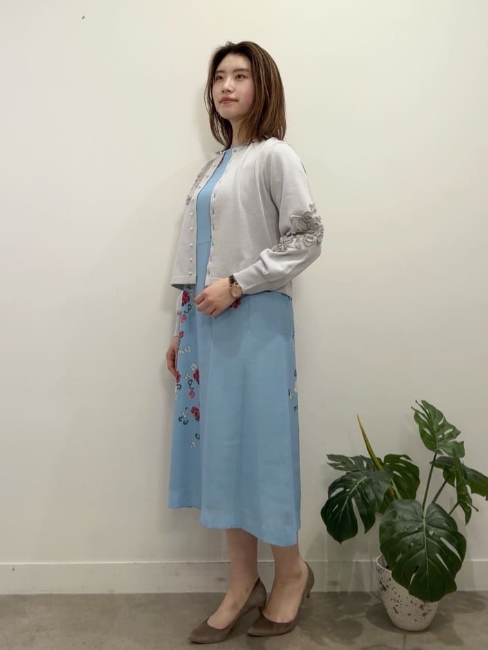 Suma Una本部スタッフさんの「SunaUna｜【co creation and yours／SS～L】花柄パネルワンピース」を使ったコーディネート