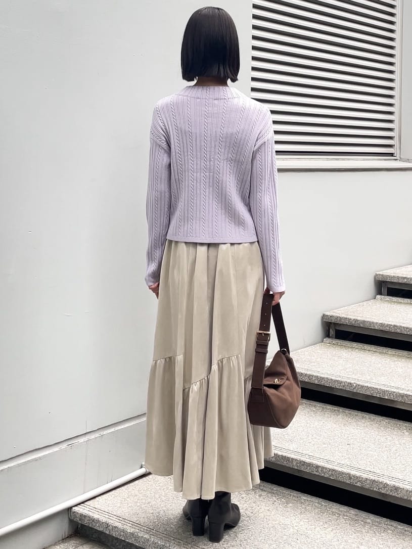 NATSUMIさんの「grove｜【毛玉軽減／洗える】クロップドミニケーブルニット」を使ったコーディネート