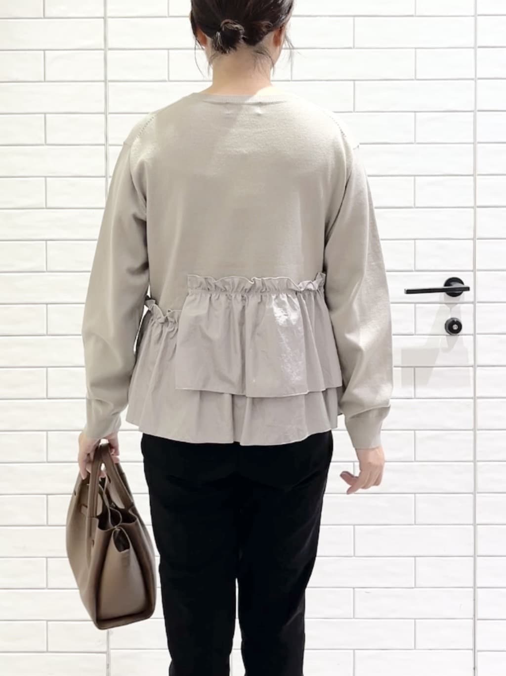 しおりさんの「OPAQUE.CLIP｜フリルドッキングニット【洗濯機OK】」を使ったコーディネート