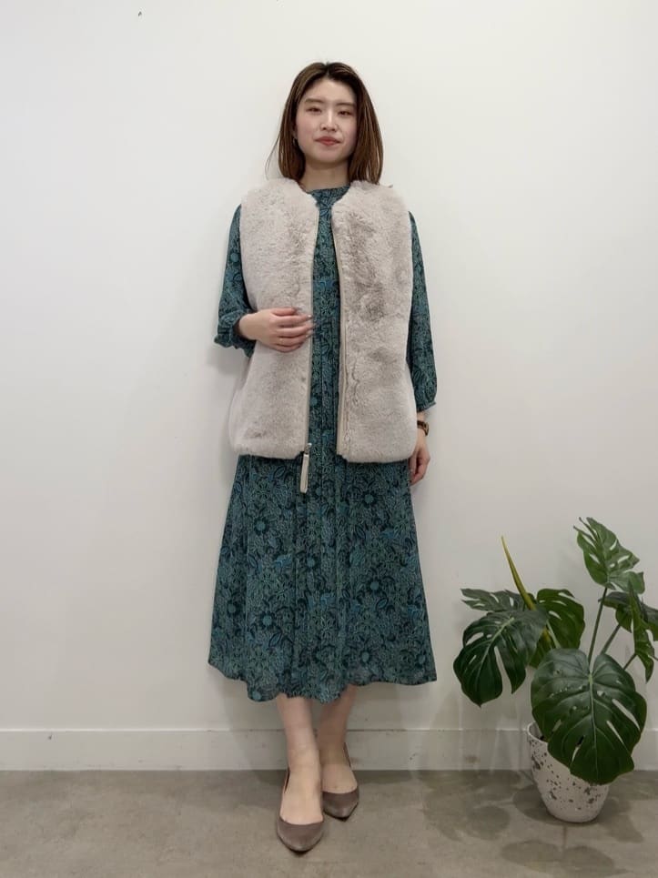 Suma Una本部スタッフさんの「SunaUna｜【3色展開】フェイクファーベスト」を使ったコーディネート