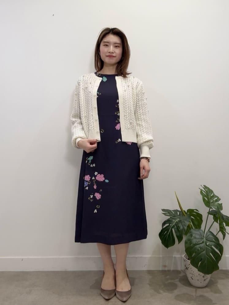 Suma Una本部スタッフさんの「SunaUna｜【co creation and yours／SS～L】花柄パネルワンピース」を使ったコーディネート