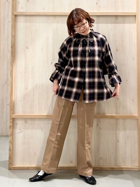 nakoさんの「THE SHOP TK｜起毛オンブレフリルブラウス」を使ったコーディネート