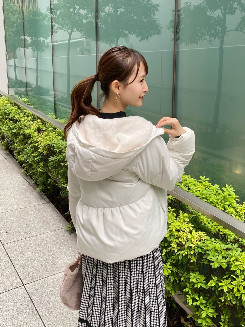 みさかさんの「index｜KAWADAダウンペプラムショートコート【撥水／洗濯機OK／静電気防止裏地】」を使ったコーディネート