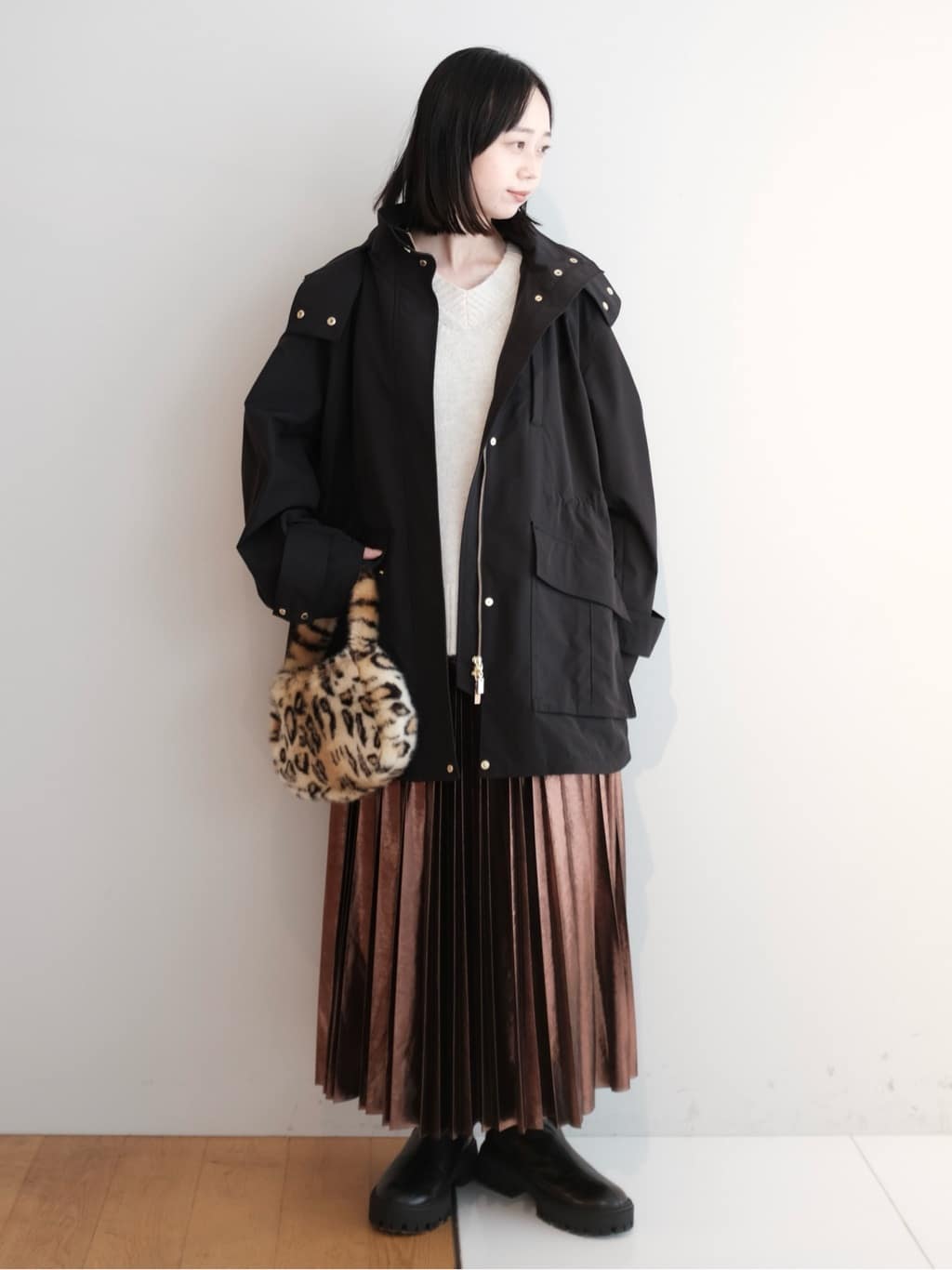Kishimotoさんの「DRESSTERIOR｜アルパカブレンドVネックニット」を使ったコーディネート