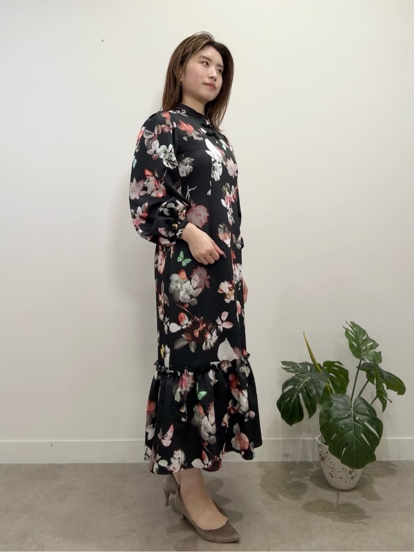 Suma Una本部スタッフさんの「SunaUna｜【COLLECTION LINE】チャイナ花柄ワンピース」を使ったコーディネート