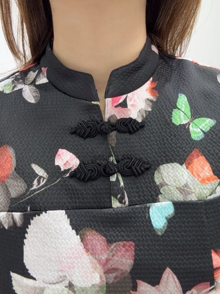 Suma Una本部スタッフさんの「SunaUna｜【COLLECTION LINE】チャイナ花柄ワンピース」を使ったコーディネート