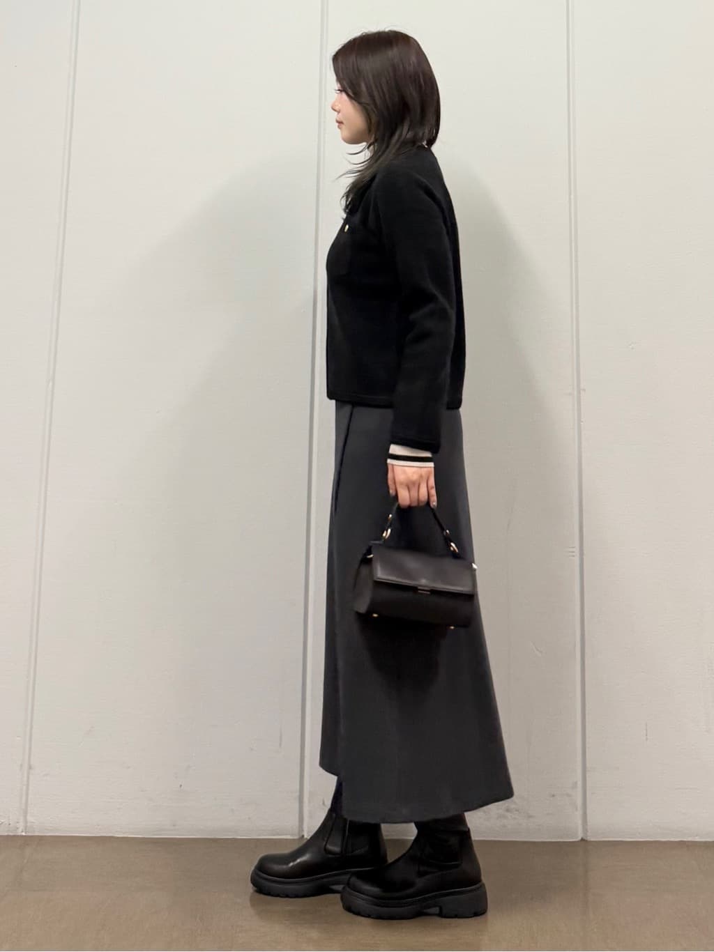 mizukiさんの「INDIVI｜【ミニブークレ素材】ジャケットライクカーディガン」を使ったコーディネート