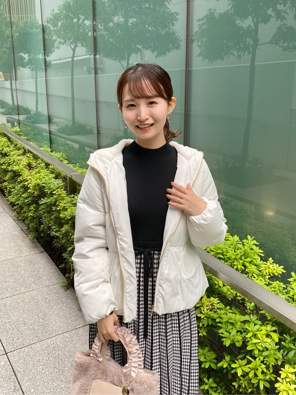 みさかさんの「index｜KAWADAダウンペプラムショートコート【撥水／洗濯機OK／静電気防止裏地】」を使ったコーディネート