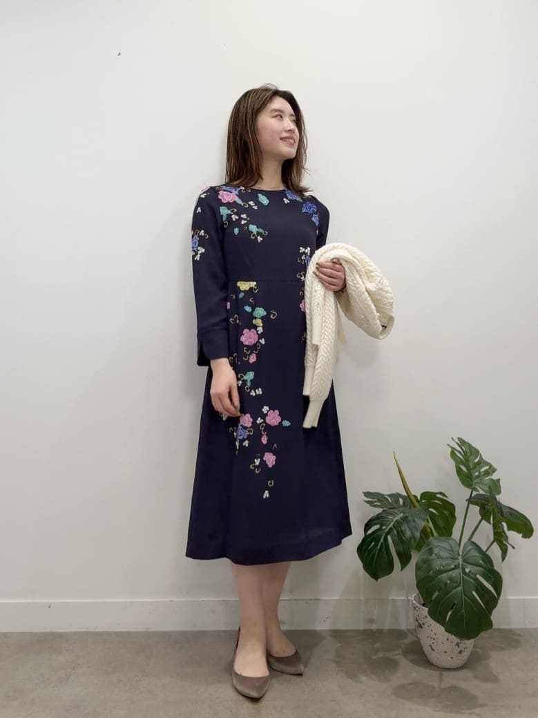 Suma Una本部スタッフさんの「SunaUna｜【co creation and yours／SS～L】花柄パネルワンピース」を使ったコーディネート