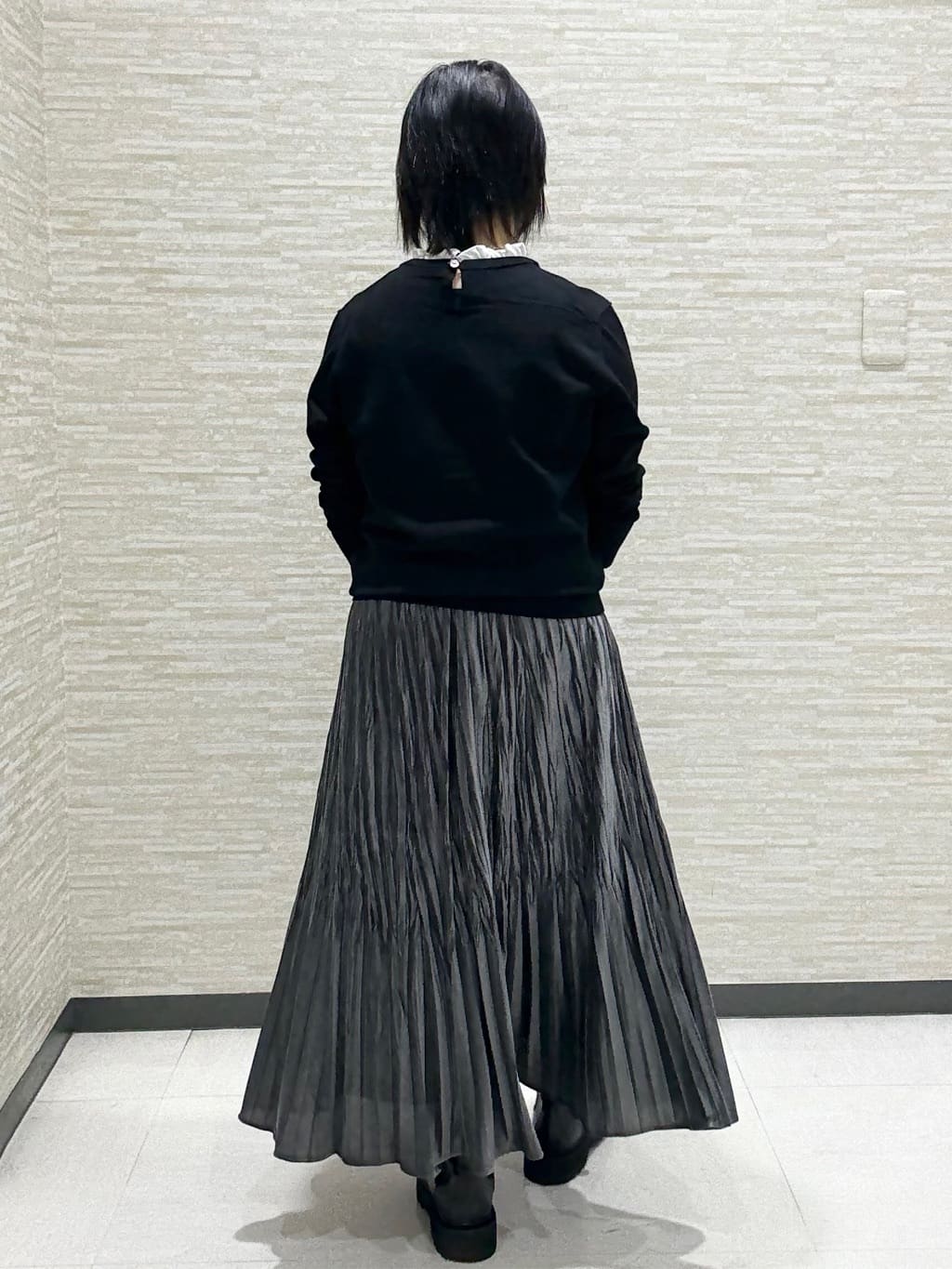 KITAさんの「UNTITLED｜【ウエストゴム／着映え】ランダムプリーツベロアスカート」を使ったコーディネート