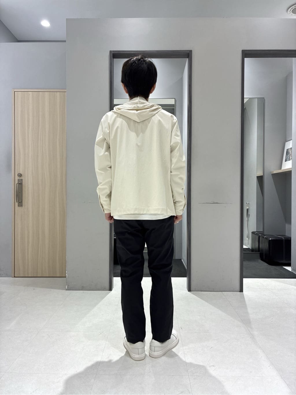 わいずみさんの「TAKEO KIKUCHI｜【3D ナイロン ストレッチ】ジップアップ フードブルゾン」を使ったコーディネート