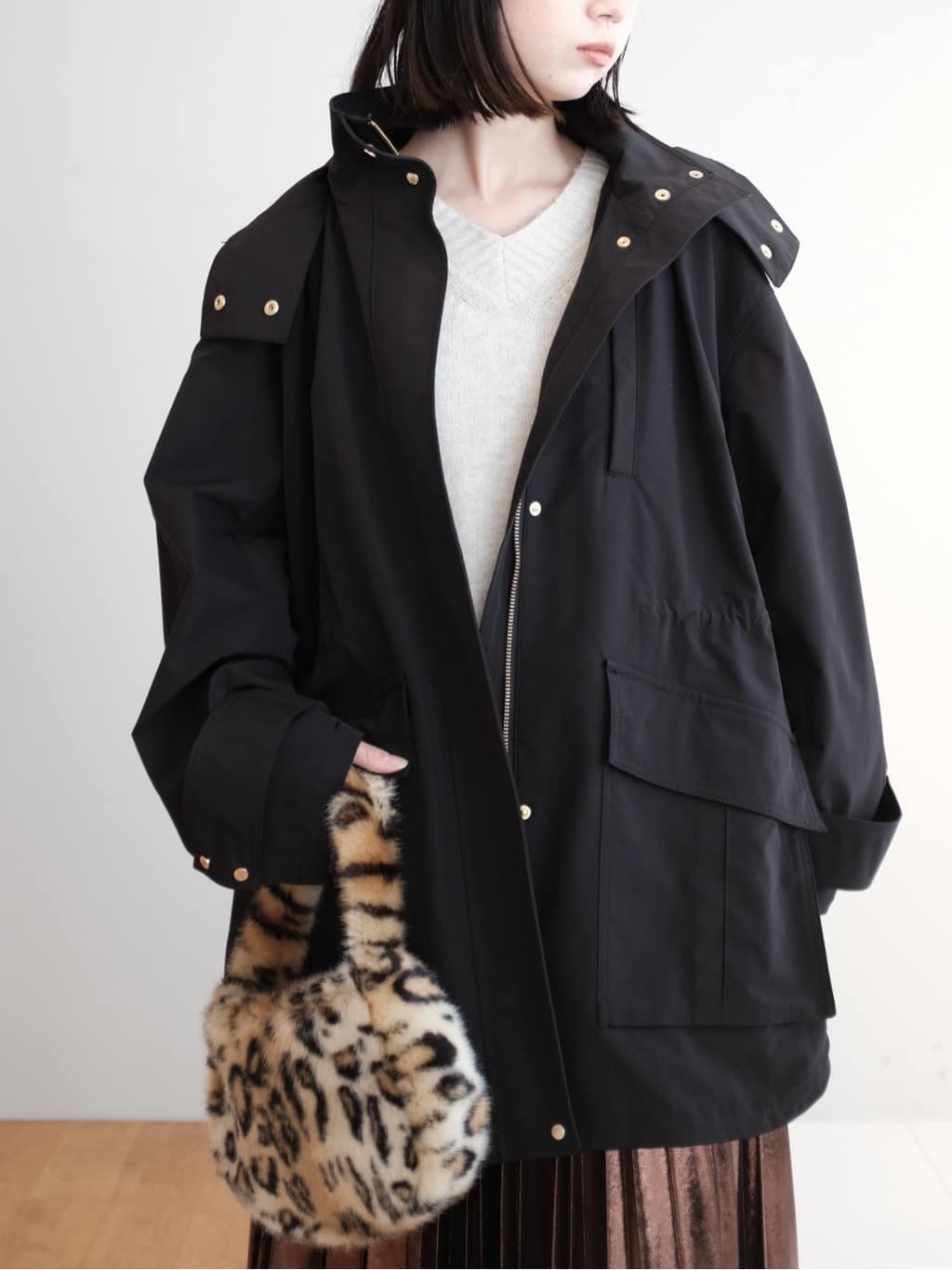 Kishimotoさんの「DRESSTERIOR｜アルパカブレンドVネックニット」を使ったコーディネート