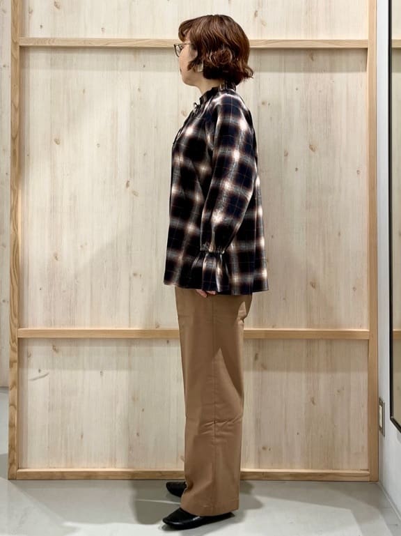 nakoさんの「THE SHOP TK｜起毛オンブレフリルブラウス」を使ったコーディネート