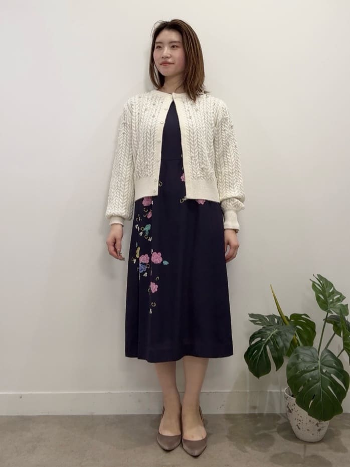 Suma Una本部スタッフさんの「SunaUna｜【co creation and yours／SS～L】花柄パネルワンピース」を使ったコーディネート