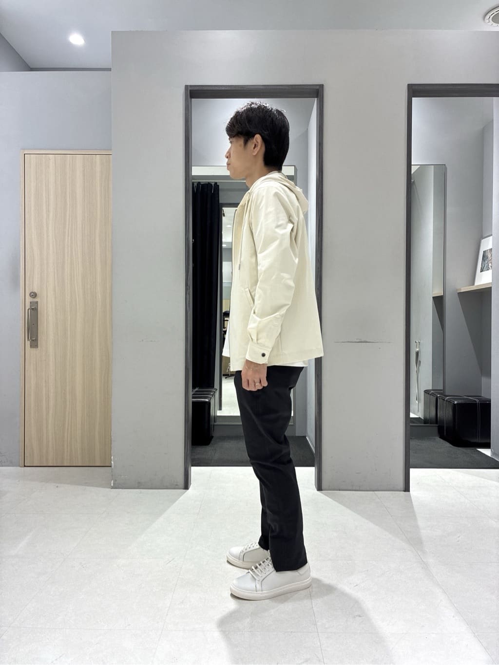 わいずみさんの「TAKEO KIKUCHI｜【3D ナイロン ストレッチ】ジップアップ フードブルゾン」を使ったコーディネート