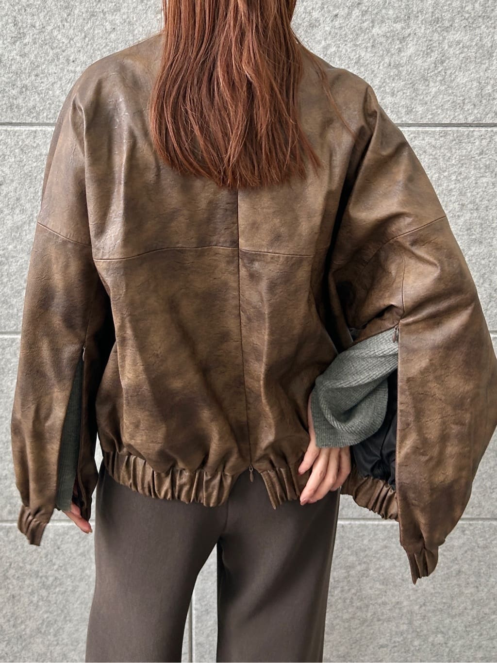 harunaさんの「CODE A｜easy－fit trousers」を使ったコーディネート
