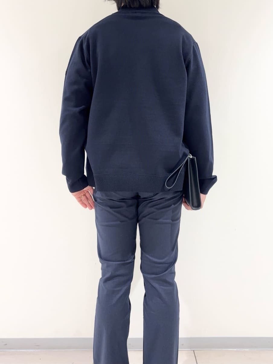 及川さんの「TAKEO KIKUCHI｜アンチピリング ジップアップ ニット」を使ったコーディネート