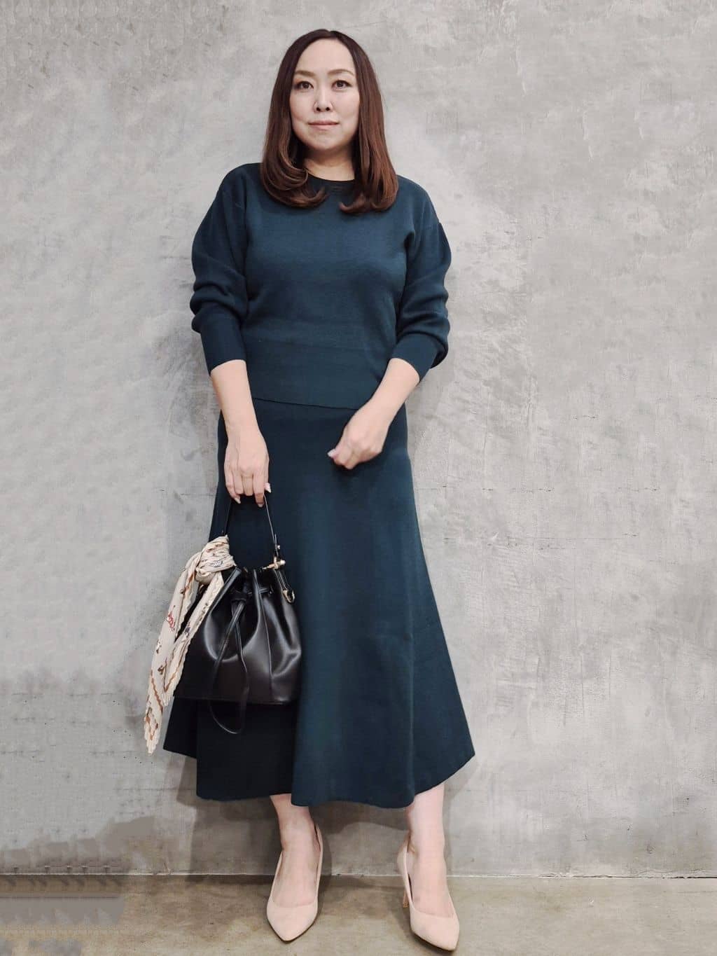ひさえさんの「THE SHOP TK｜【すっきりシルエットが叶う】大人のためのVネックニット/毛玉になりにくい/静電気防止/洗濯機OK」を使ったコーディネート