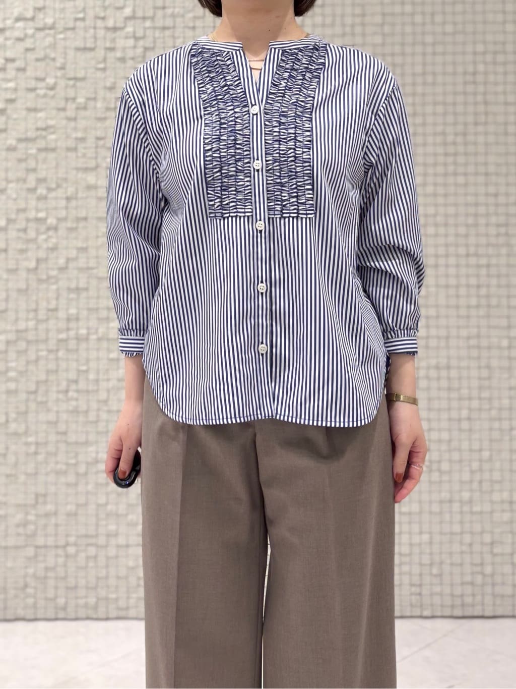 sakuさんの「INDIVI｜【洗える】胸元タックフリル長袖ブラウス」を使ったコーディネート