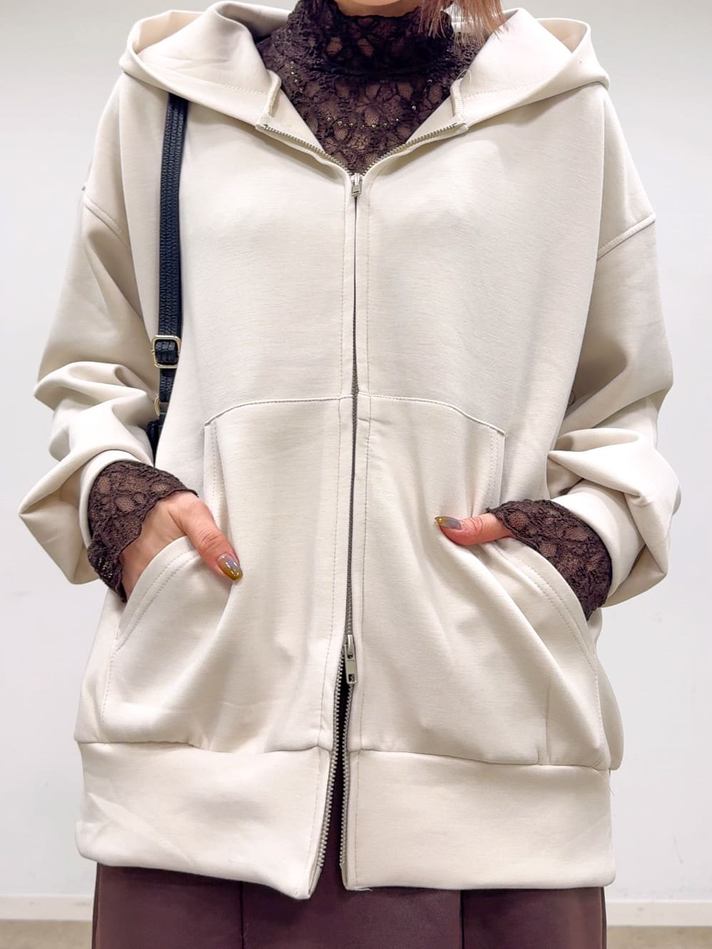 𝐜𝐡𝐢𝐤𝐚さんの「SHOO･LA･RUE｜【S-LL】上品なレースハイネックトップス」を使ったコーディネート