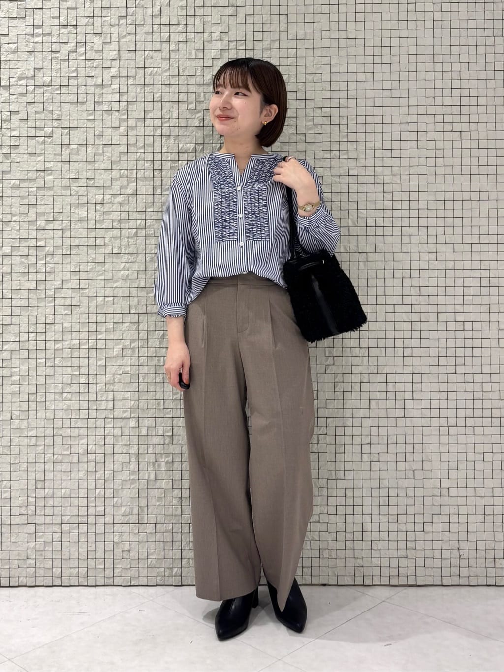 sakuさんの「INDIVI｜【洗える】胸元タックフリル長袖ブラウス」を使ったコーディネート