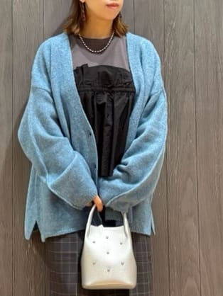 meiさんの「SHOO･LA･RUE｜【洗濯機可】ふわっと軽く羽織れる オーバーサイズカーディガン」を使ったコーディネート