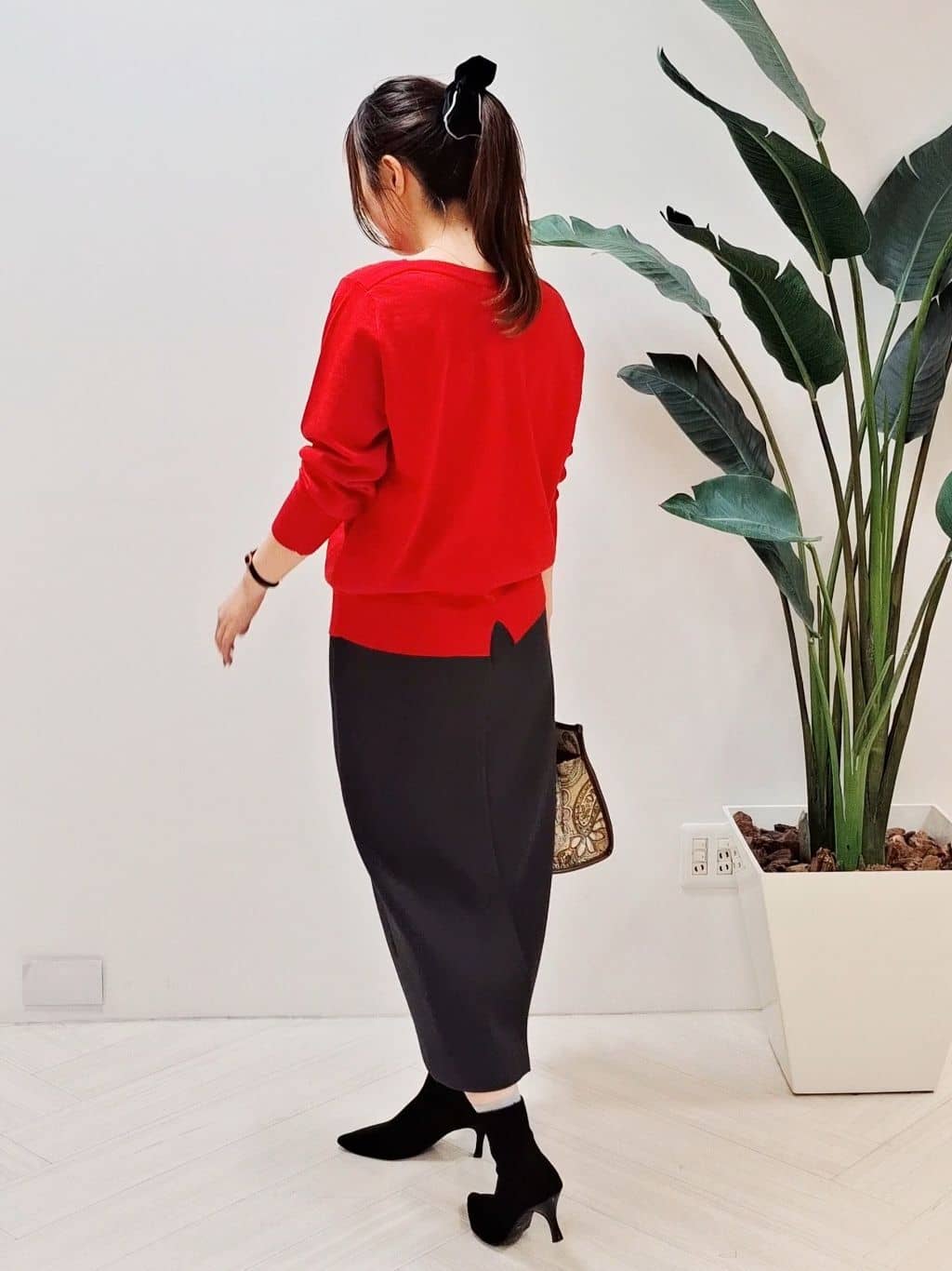 YuKaRiさんの「UNTITLED｜【アンサンブル可/洗える】シルクウールカシミヤ ドルマンスリーブニット」を使ったコーディネート
