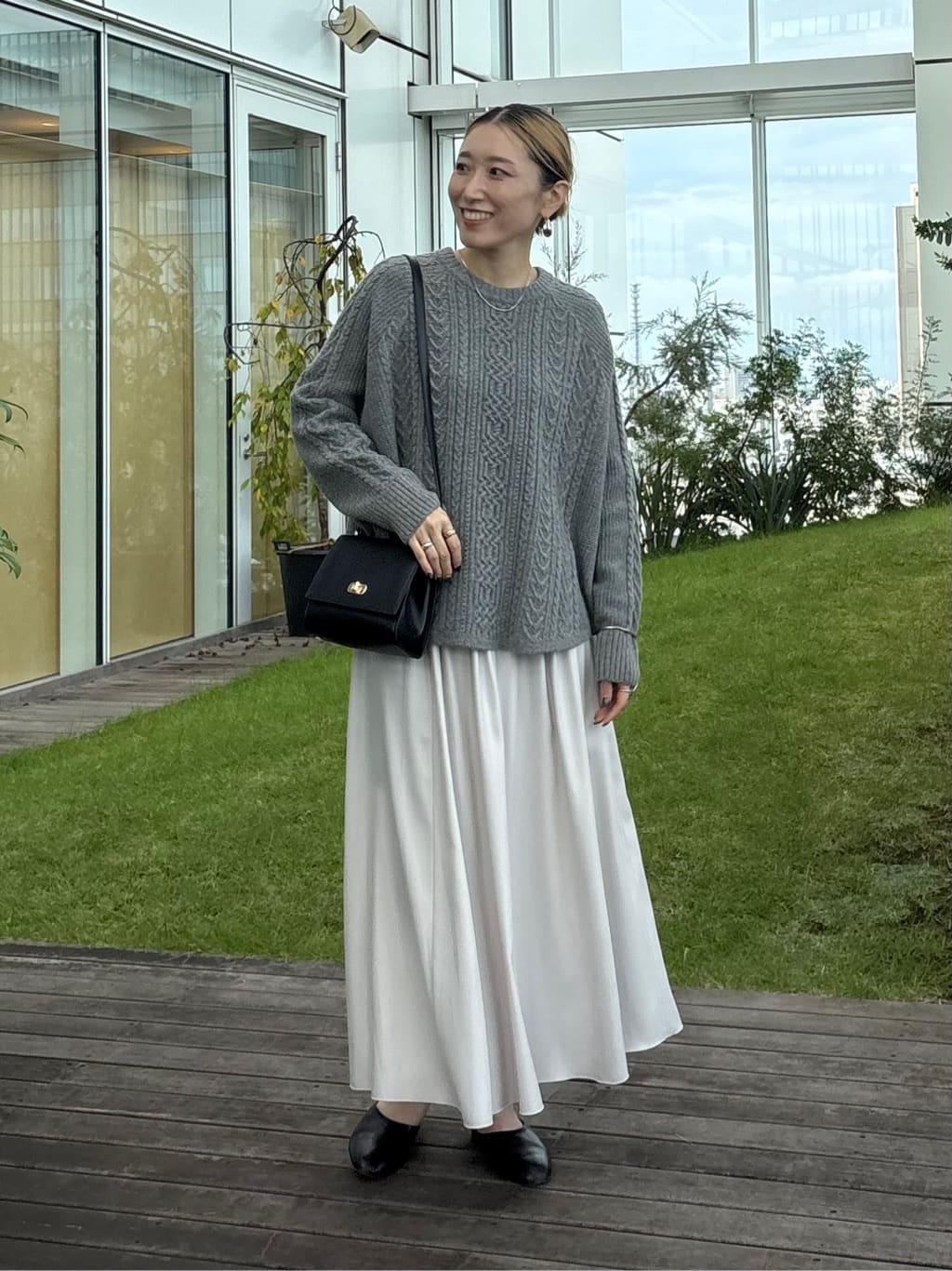 kotakiさんの「INDIVI｜レザー調ギャザースカート」を使ったコーディネート