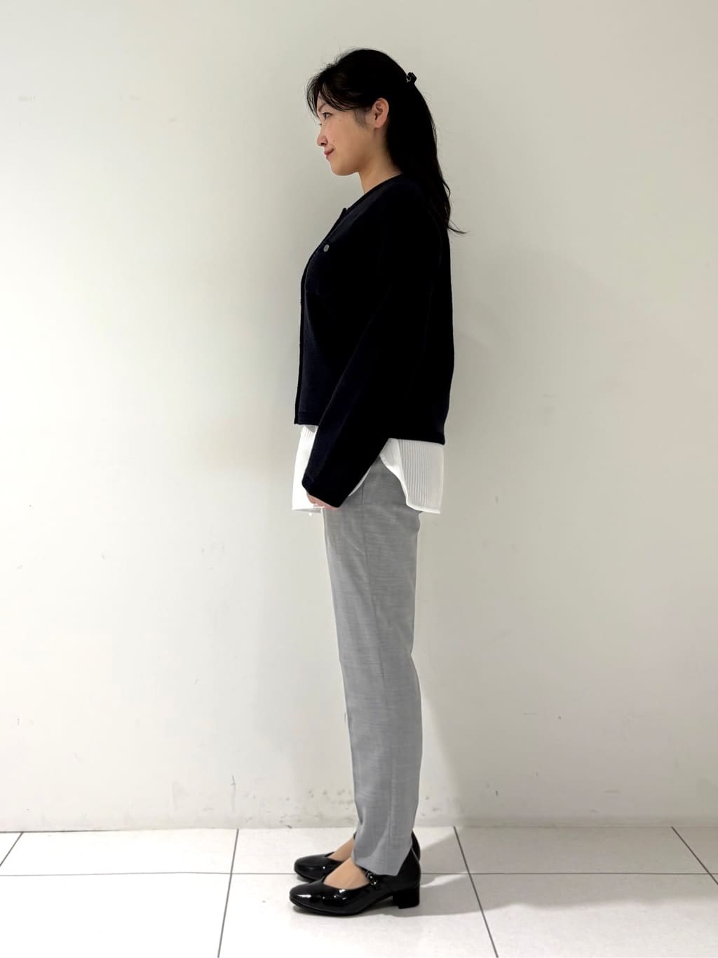 momokoさんの「INDIVI｜【ミニブークレ素材】ジャケットライクカーディガン」を使ったコーディネート