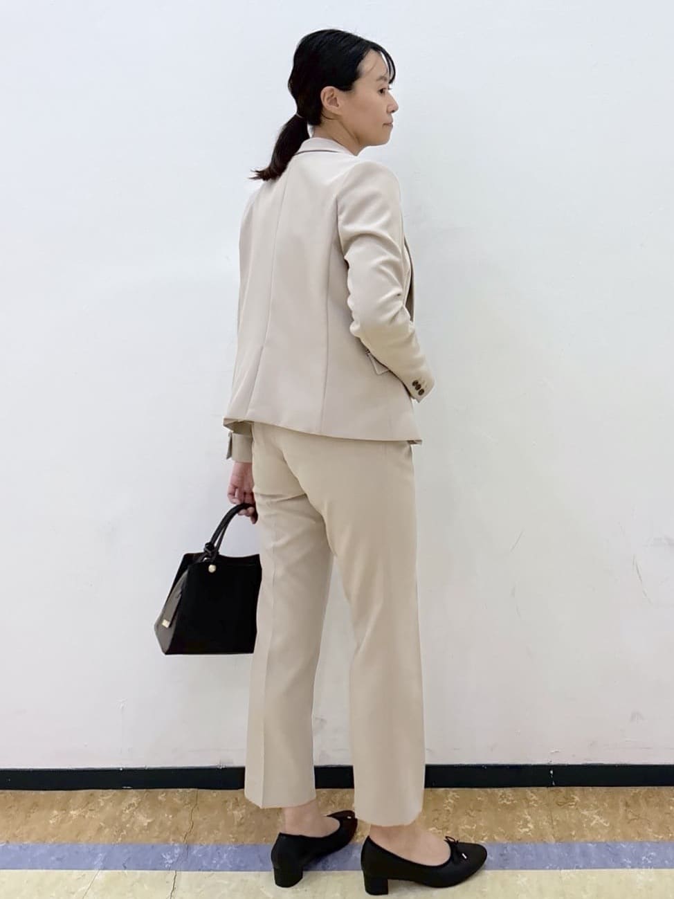 akariさんの「index｜《丈が選べる》ストレッチテーパードパンツ／セットアップ対応【洗濯機OK／防シワ】」を使ったコーディネート