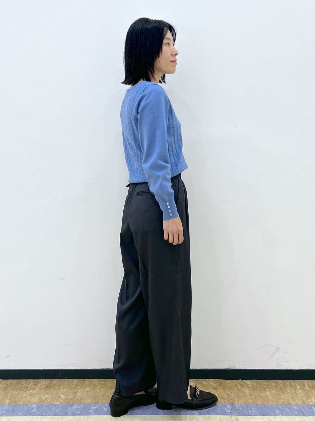 su.さんの「index｜ベルト付き2タックワイドパンツ【洗濯機OK／ストレッチ／防シワ／イージーアイロン】」を使ったコーディネート