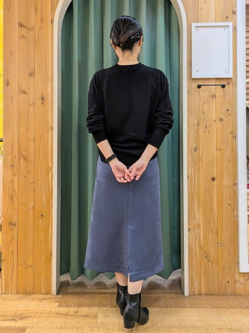 ショーコラさんの「SHOO･LA･RUE｜【高レビュー/洗濯機可】ゆるシルエットで体型カバー もちもちニット」を使ったコーディネート