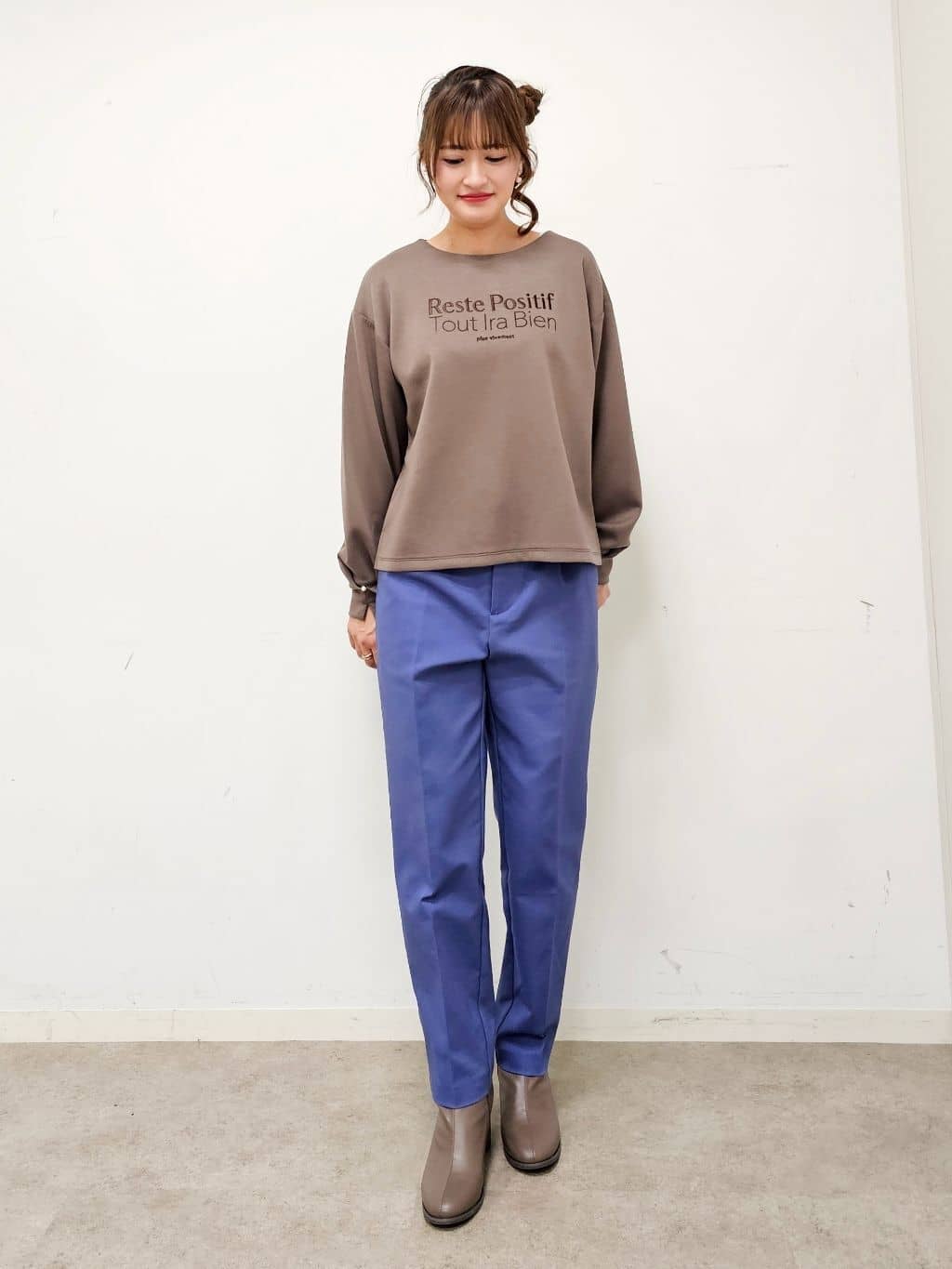 ゆゆさんの「SHOO･LA･RUE｜【S-LL】大人のデイリースタイルに お袖タック フェイクパール付きトップス」を使ったコーディネート