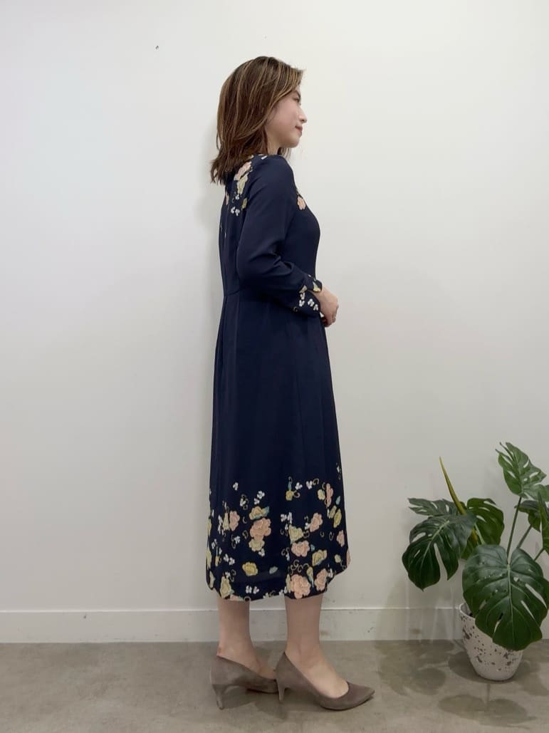 Suma Una本部スタッフさんの「SunaUna｜【co creation and yours／SS～L】花柄パネルワンピース」を使ったコーディネート