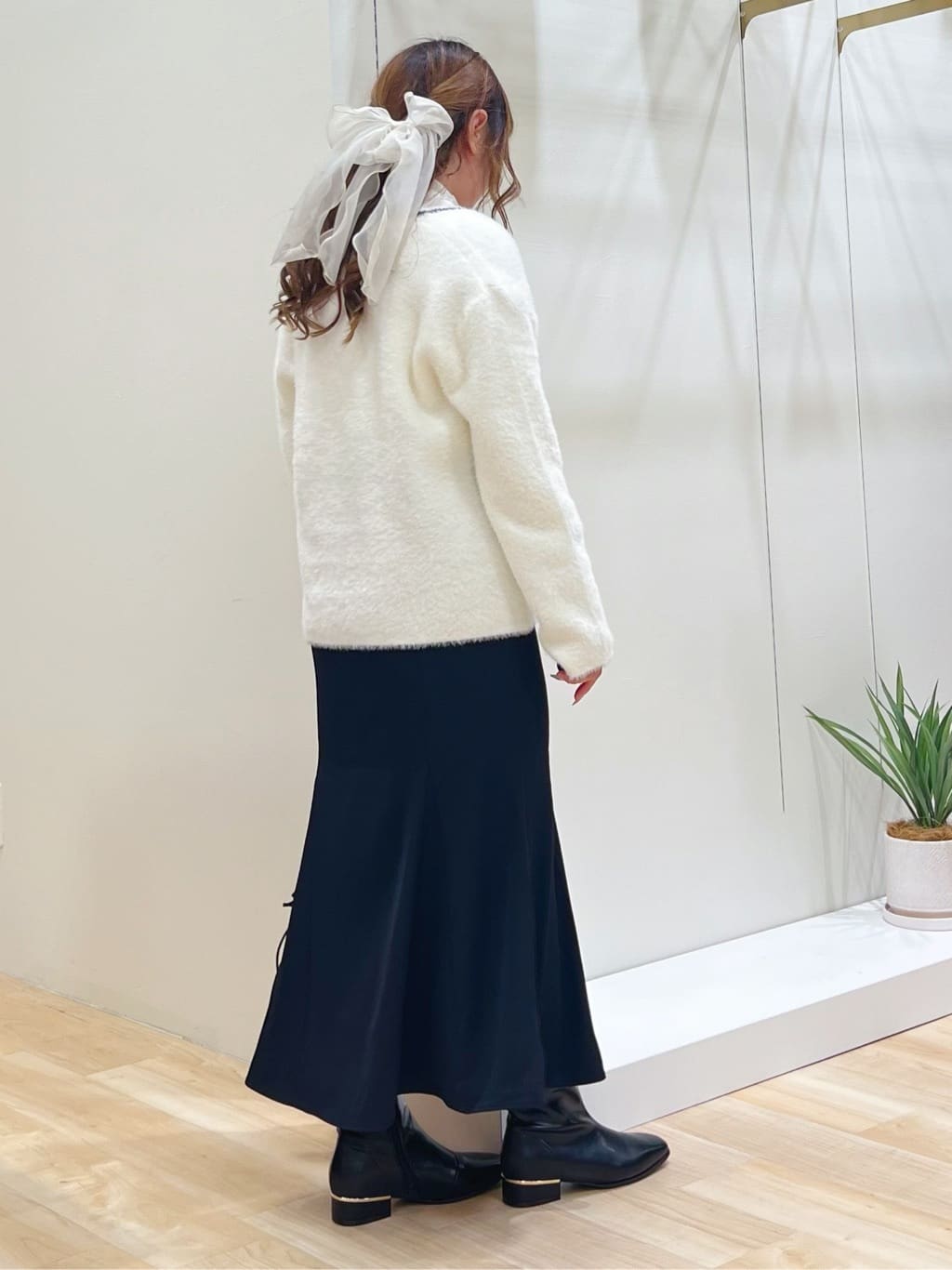 みことさんの「grove｜軽やかフェザーで魅せる、クラシカルな主役カーディガン」を使ったコーディネート