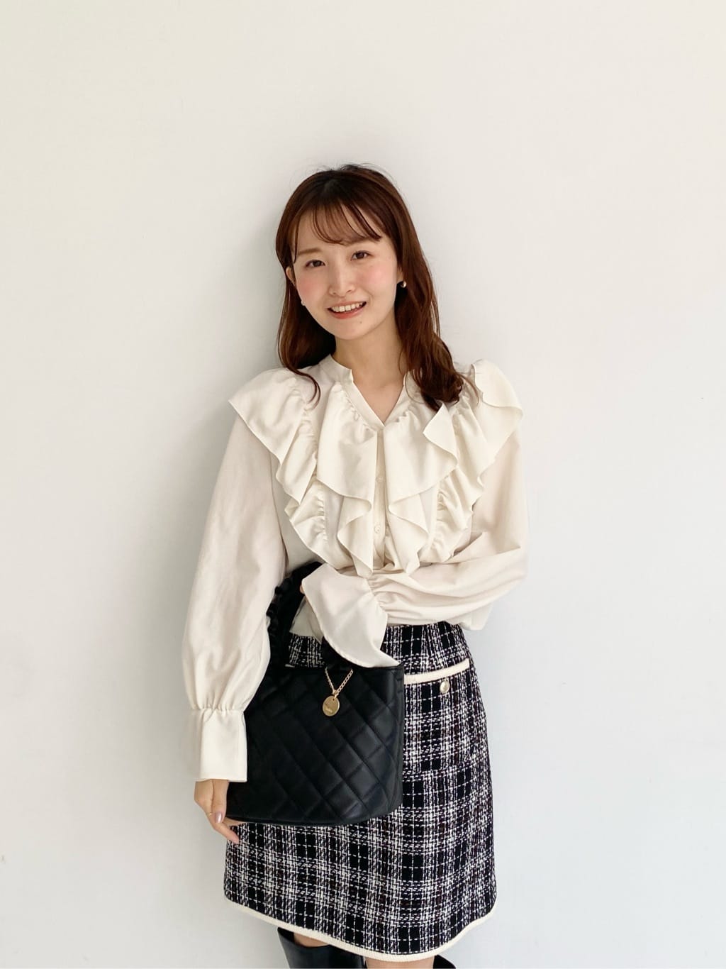 みさかさんの「index｜フリルデザインスキッパーブラウス【洗濯機OK／イージーアイロン】」を使ったコーディネート