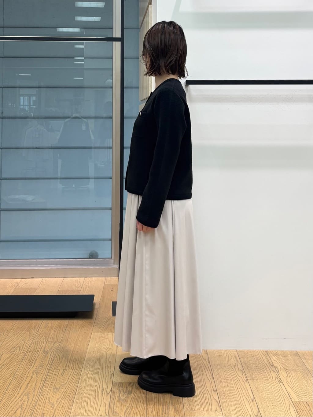 asamiさんの「INDIVI｜【ミニブークレ素材】ジャケットライクカーディガン」を使ったコーディネート