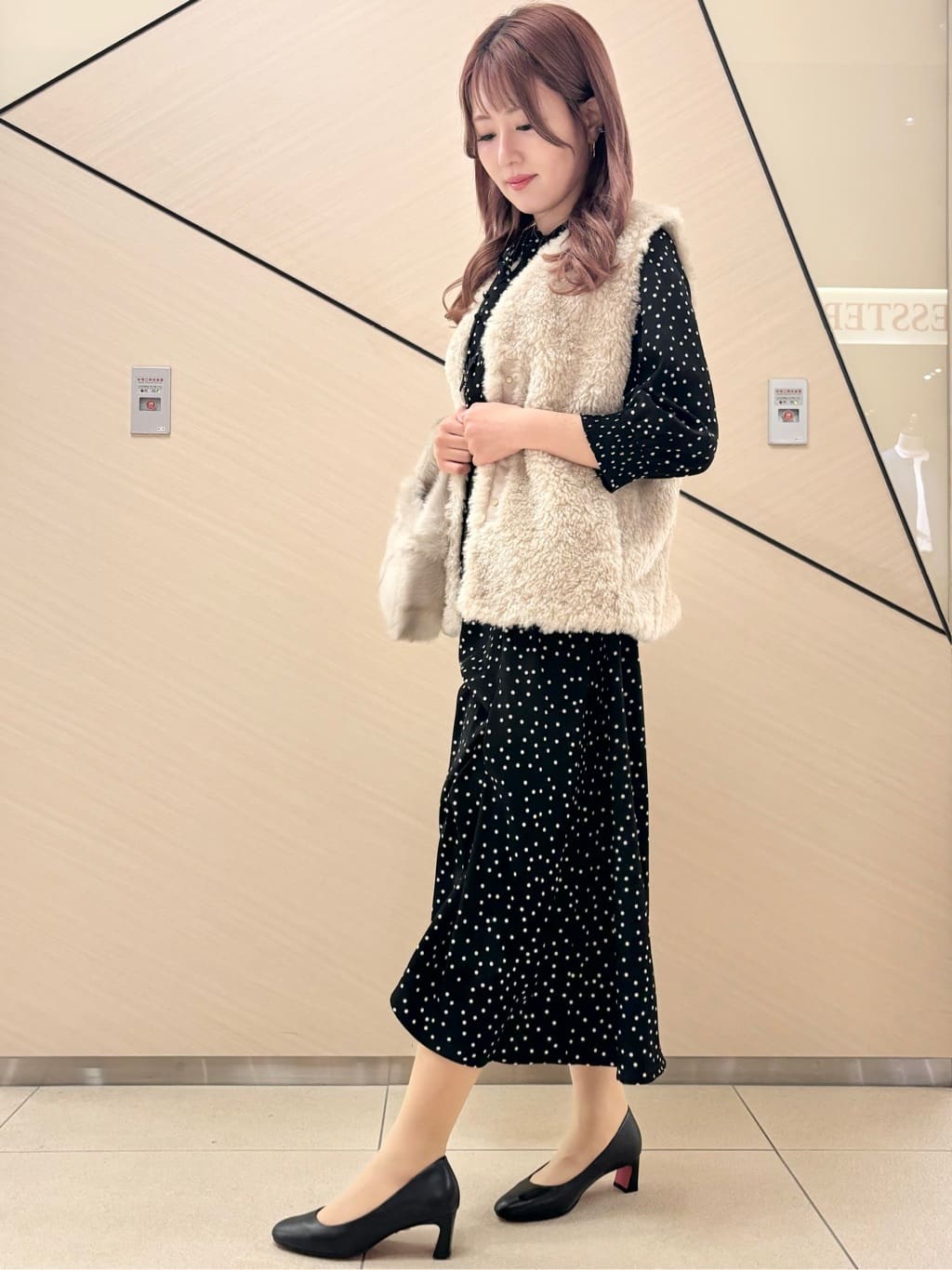 Rinaさんの「DRESSTERIOR｜◆コンパクトフェイクファーバッグ」を使ったコーディネート