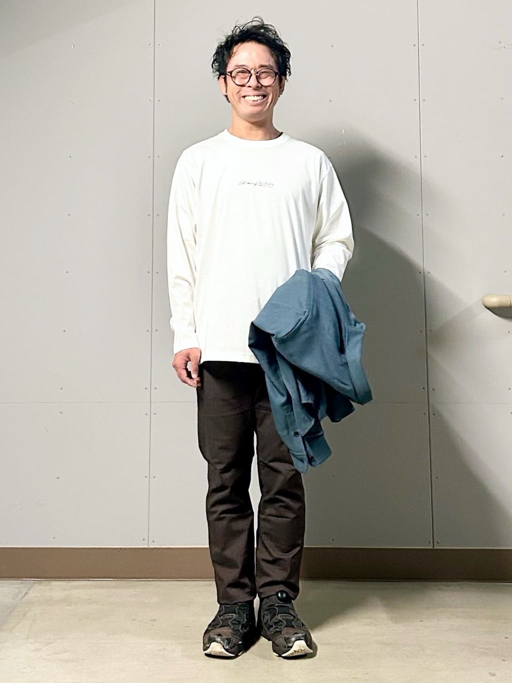 KENJI Iさんの「THE SHOP TK｜フォトグラフプリント長袖Tシャツ【洗濯機OK】」を使ったコーディネート