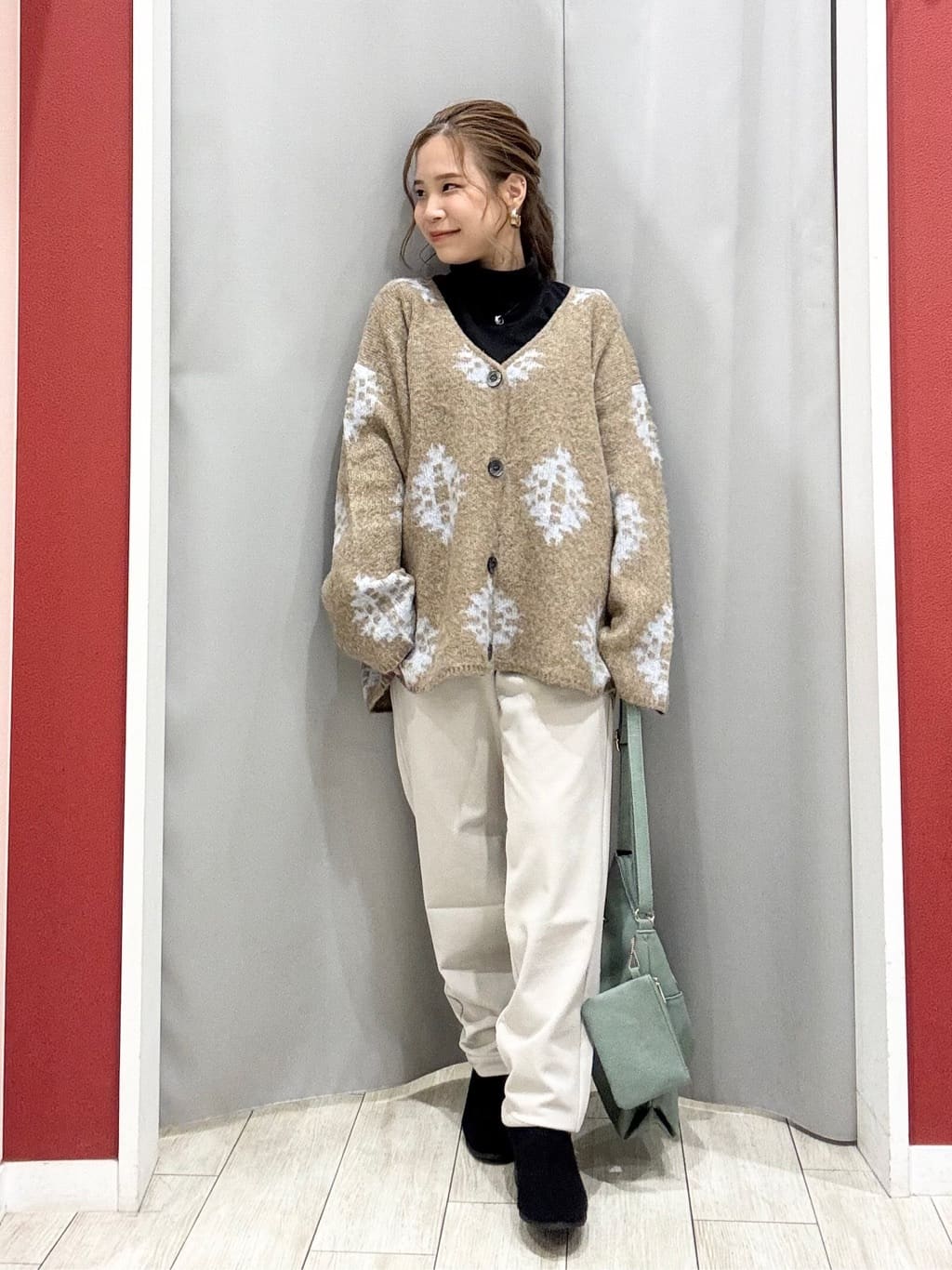 shioさんの「SHOO･LA･RUE｜羽織るだけでスタイリングの主役に 起毛柄カーディガン」を使ったコーディネート