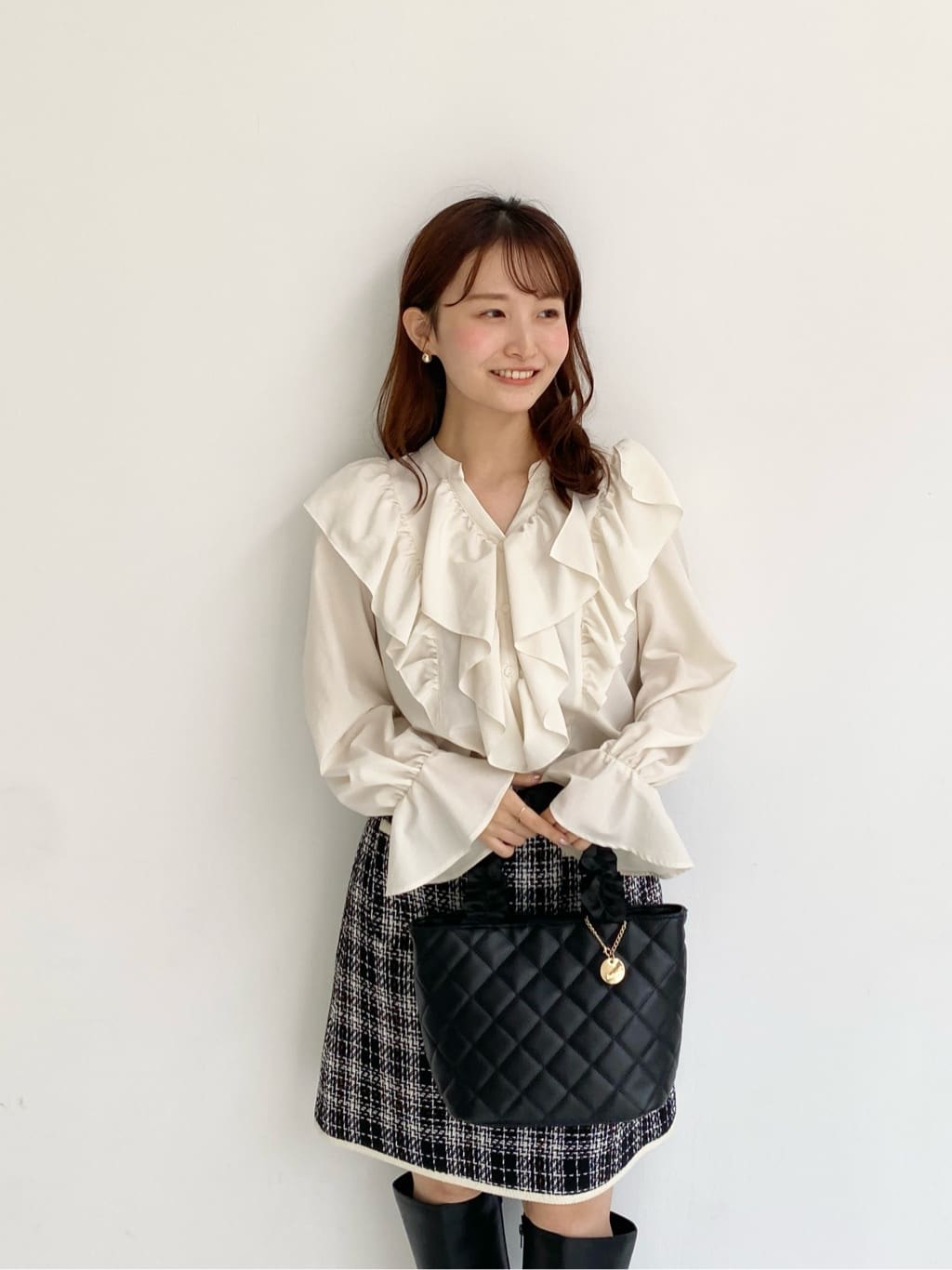 みさかさんの「index｜フリルデザインスキッパーブラウス【洗濯機OK／イージーアイロン】」を使ったコーディネート