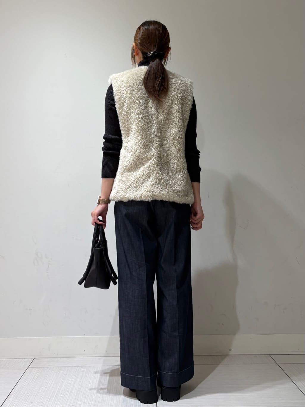 やなぎさんの「DRESSTERIOR｜◆Dhyana．（ディアナドット） バックファスナー チェルシーブーツ」を使ったコーディネート